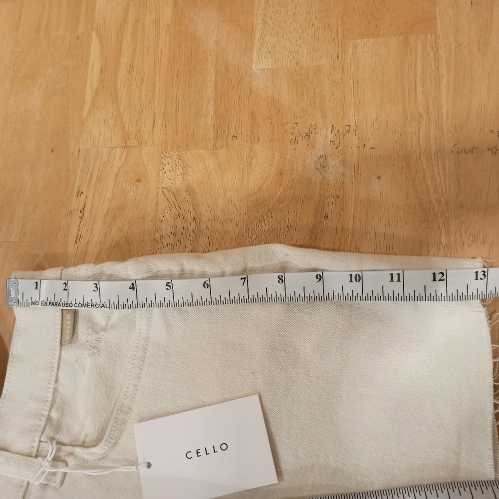 NWT women's Cello White Boyfriend cutoff Shorts SIZE XL - Picture 15 of 16